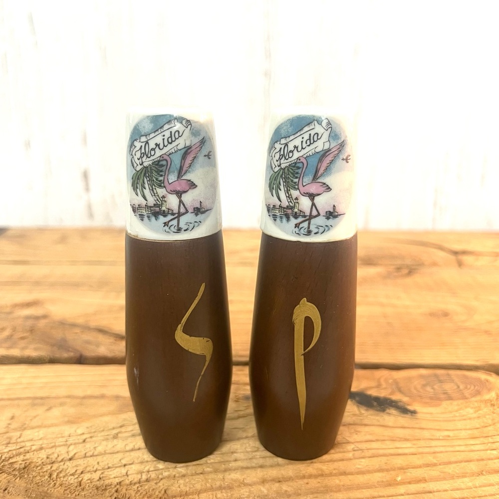 Vintage mid century salt pepper shakers wood and ceramic Florida pink flamingo